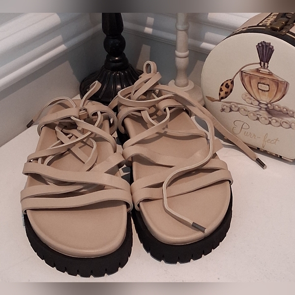 Lita By Ciara Beige Gladiator Strappy Sandals Sz 41/10/10.5M Like New - Picture 2 of 9